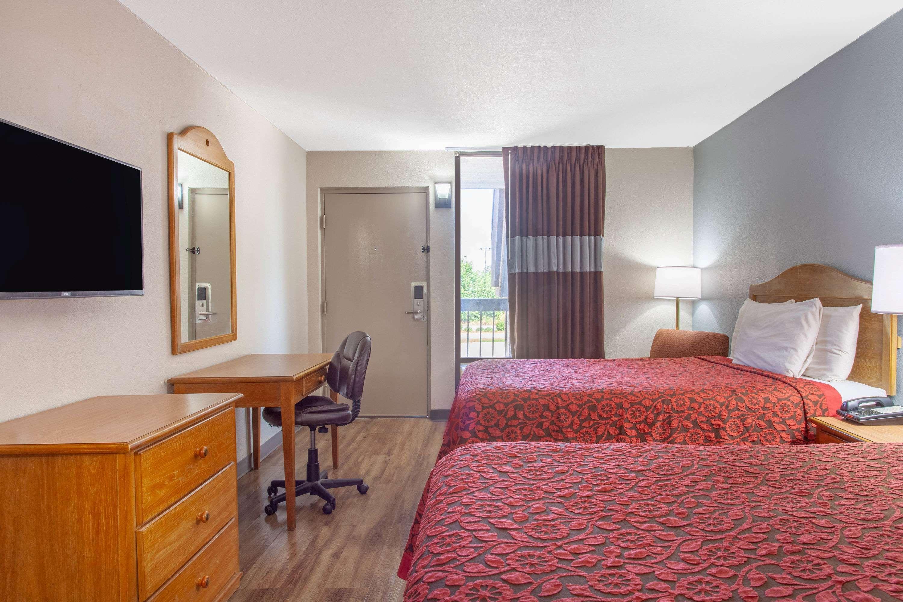 Days Inn By Wyndham Clinton - Laurens I-26 Екстер'єр фото