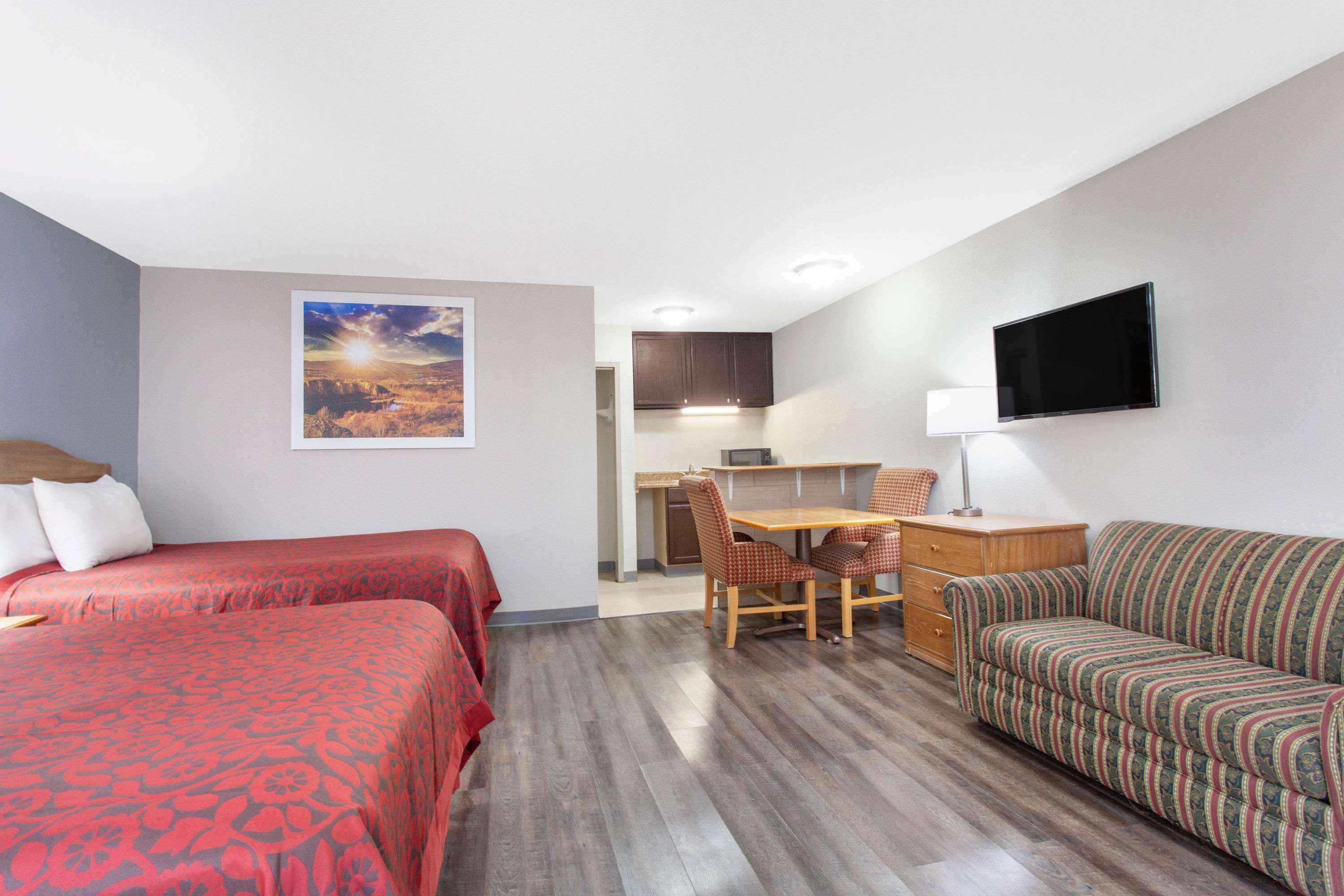 Days Inn By Wyndham Clinton - Laurens I-26 Екстер'єр фото