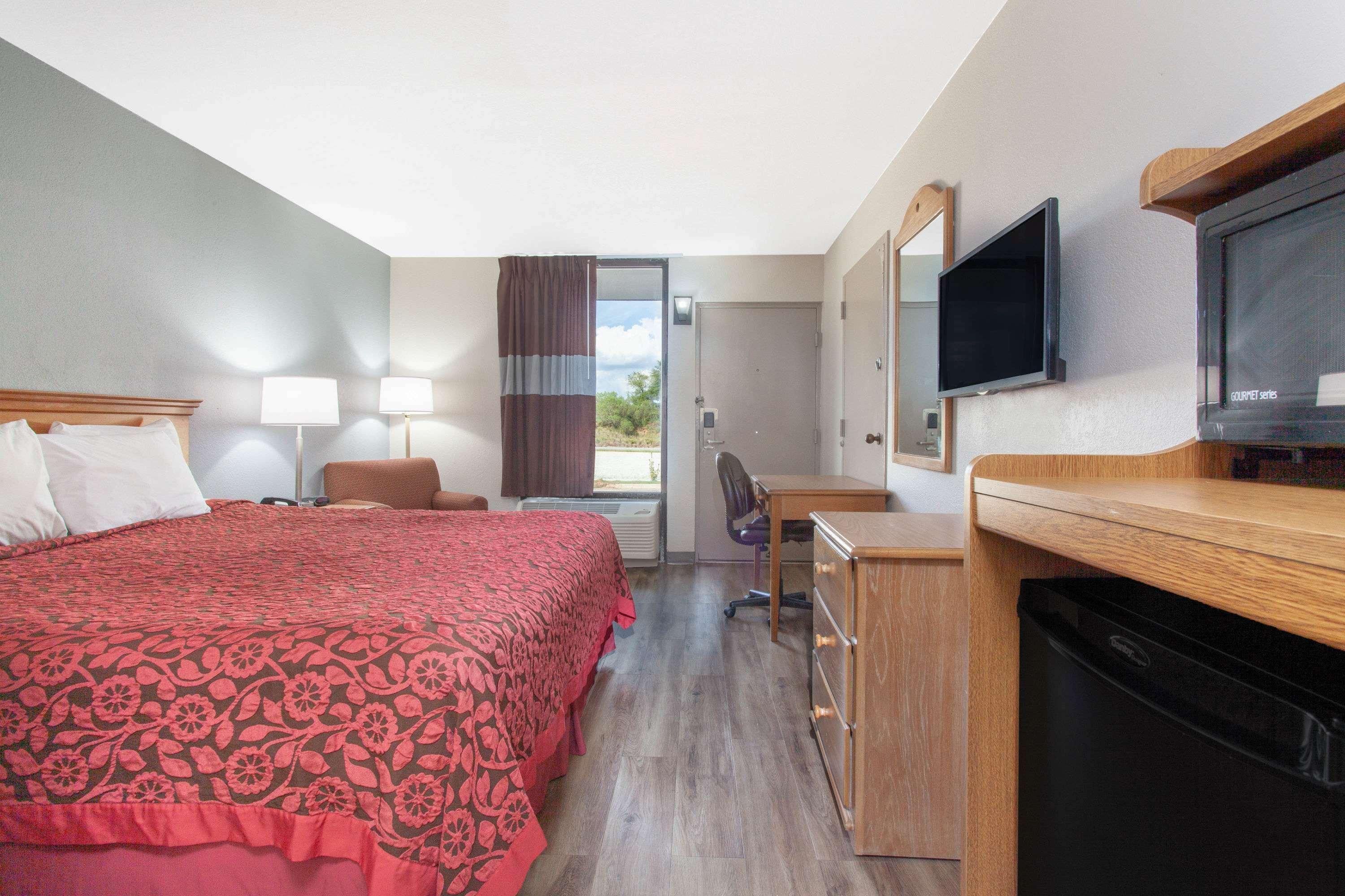 Days Inn By Wyndham Clinton - Laurens I-26 Екстер'єр фото