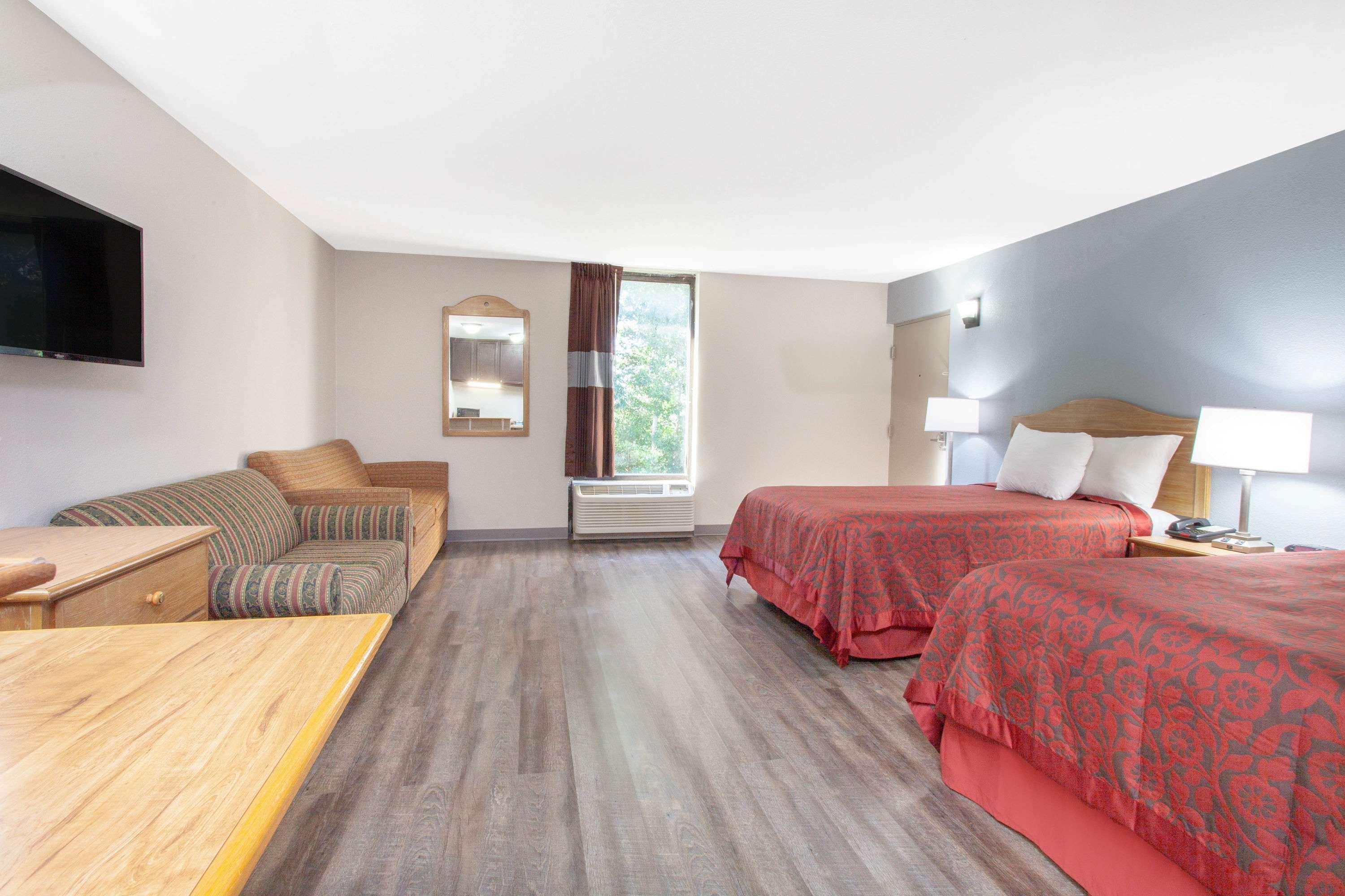 Days Inn By Wyndham Clinton - Laurens I-26 Екстер'єр фото
