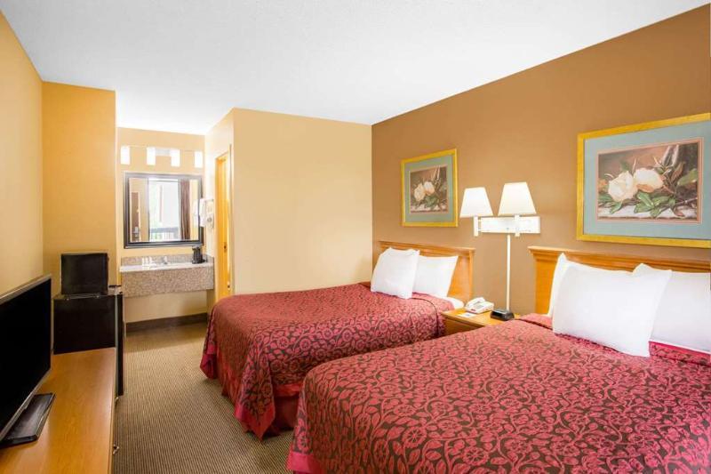 Days Inn By Wyndham Clinton - Laurens I-26 Екстер'єр фото