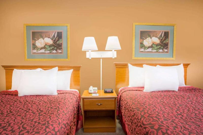 Days Inn By Wyndham Clinton - Laurens I-26 Екстер'єр фото