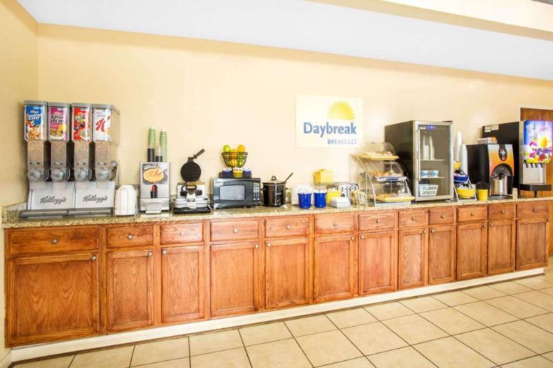 Days Inn By Wyndham Clinton - Laurens I-26 Екстер'єр фото